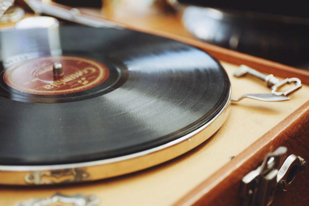 how long do vinyl records last
